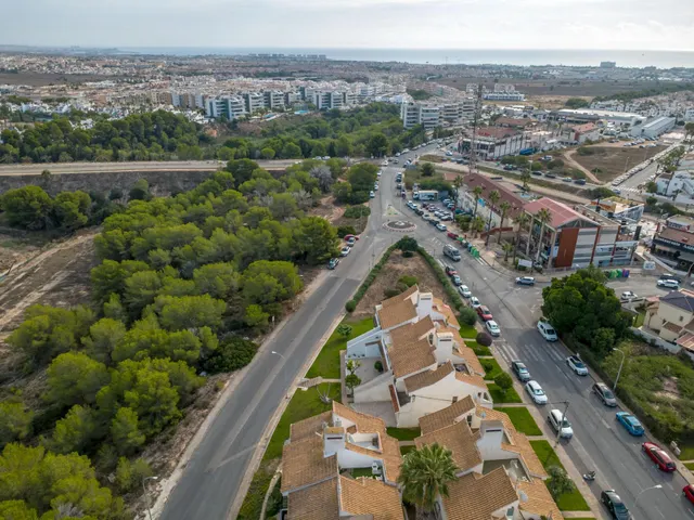 Bungalow en planta baja con 2 dormitorios, zona Villamartin — 33