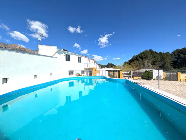 Restaurant y Chalet incluído con licencia activa en Venta en