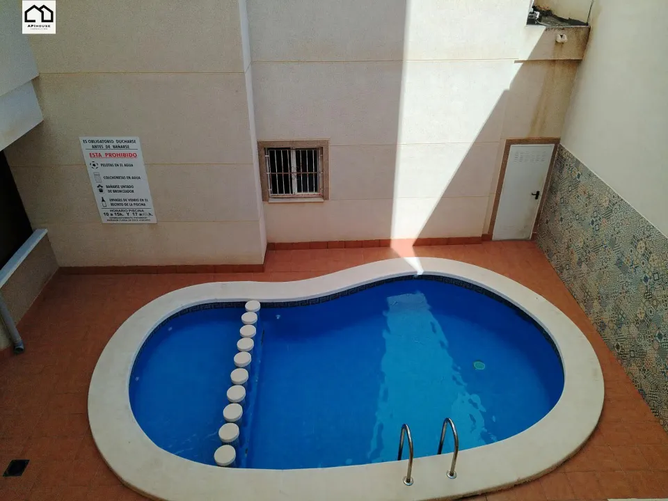 ¡Descubre esta amplia, luminosa y cuidada vivienda de 75 m2, en una de las zonas con más servicios y posibilidades de Torrevieja!
