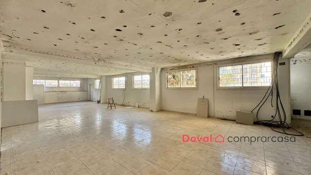 Amplio local comercial en zona Hispanidad – 359 m2, luminoso y con acceso para vehículos — 5