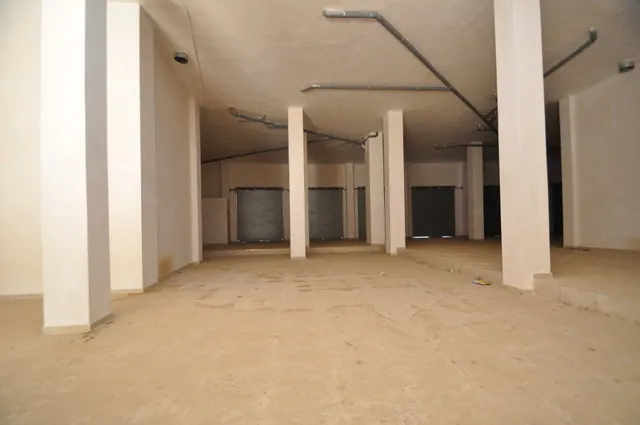 Local comercial 700m² en venta - Avenida de chapí — 7