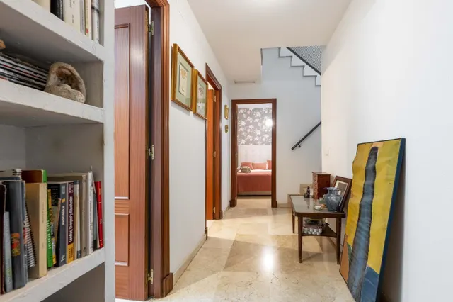 ¡Vive el Centro sin ruido! 180m2 construidos, 4 dormitorios, patio, garaje y trastero en calle Inocentes — 11