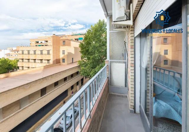 En Venta Piso de 4 dormitorios con ascensor, ideal para reformar a tu gusto. — 27