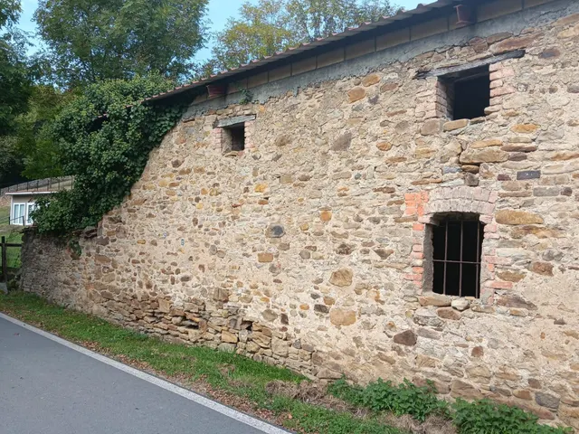 Venta de Casa con Terreno en Valle de Mena — 3