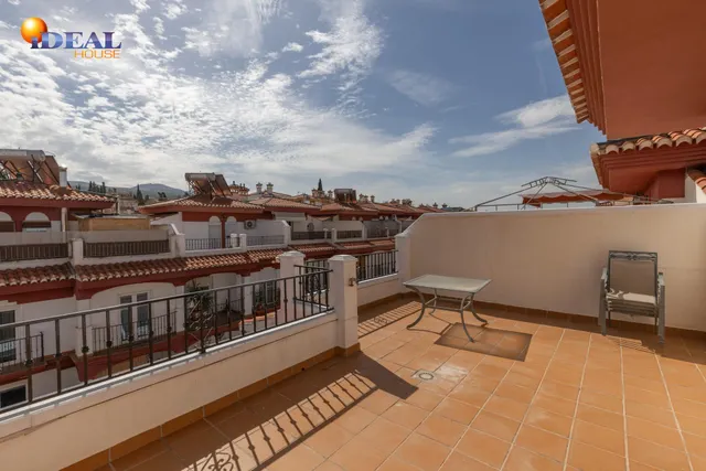 Adosada con 4 dormitorios, amplias terrazas y vistas a Granada y sierra nevada — 42