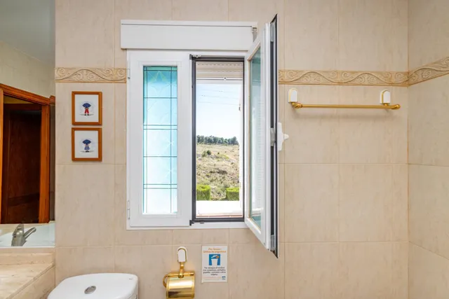 CHALET INDEPENDIENTE CON PISCINA PRIVADA, JARDÍN Y GARAJE EN MONACHIL — 44