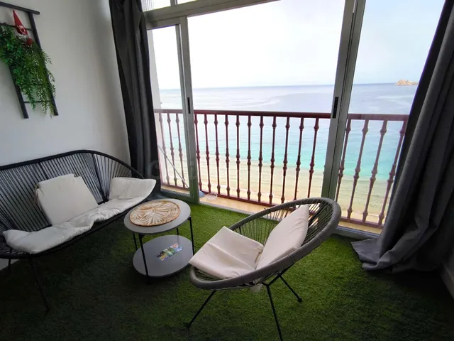 ESTUDIO REFORMADO EN PRIMERA LINEA DE BENIDORM