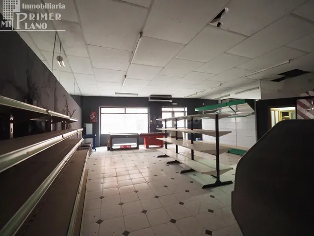 *¡OPORTUNIDAD DE ULTIMA HORA! Se vende amplia Casa en Esquin
