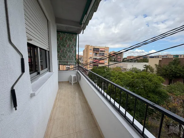 ¡piso reformado de 3 habitaciones con balcón junto al hospital general y el tranvía! — 20