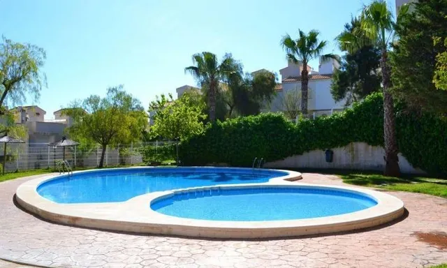 BUNGALOW A 500M DE LA PLAYA EN URBANIZACION CON 4 PISCINAS Y GARAJE !! — 35