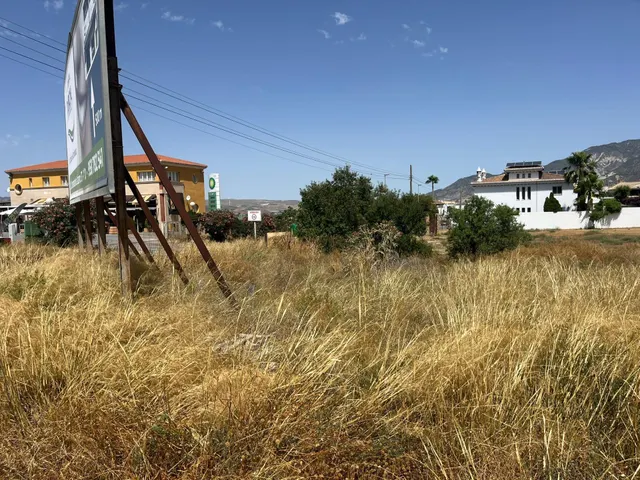 SOLAR URBANIZABLE DE USO INDUSTRIAL. — 9