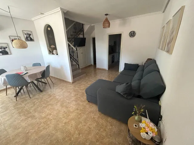 Soleada vivienda en Villamartín, Orihuela Costa. — 10