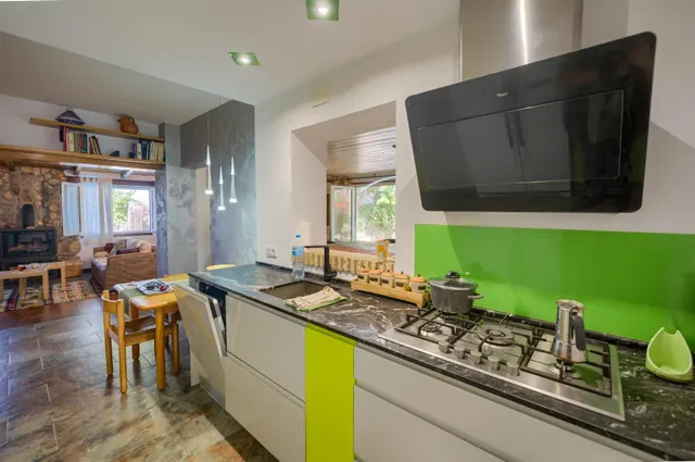 Chalet independiente de una planta con apartamento, piscina y parcela urbana de 2.800 m2 — 17