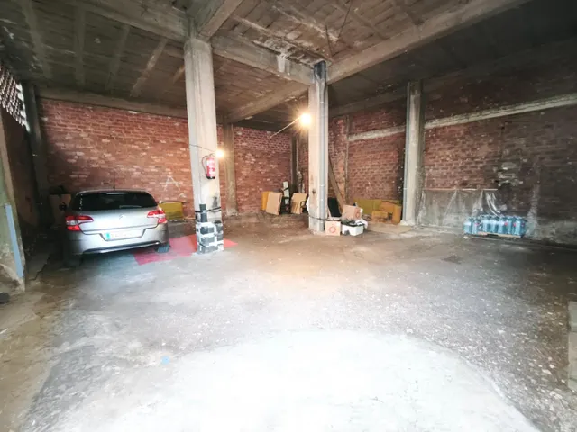 Garaje cerrado para 4 coches con VADO en Torrelavega. Posibi - foto 3