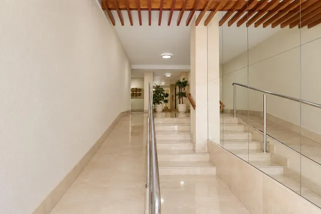 Piso exterior de 111 m2 con 4 dormitorios, garaje y trastero en Av Juan Antonio Perea — 48