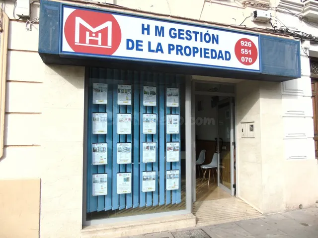 VIVIENDA DE CUATRO DORMITORIOS,SALÓN, COCINA, BAÑO, ASEO - foto 2