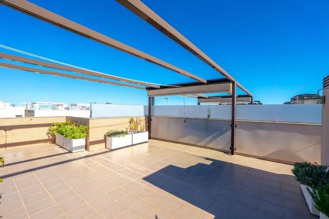Ático con solárium privado de 47 m2 en Torre de la Horadada — 18