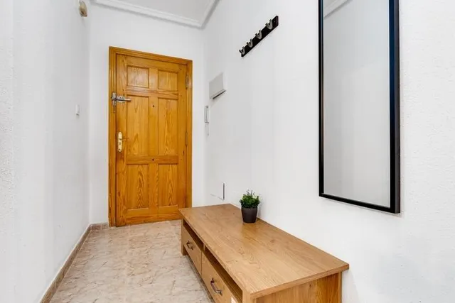 Increíble apartamento de 2 dormitorios cerca de la playa en Torrevieja — 8