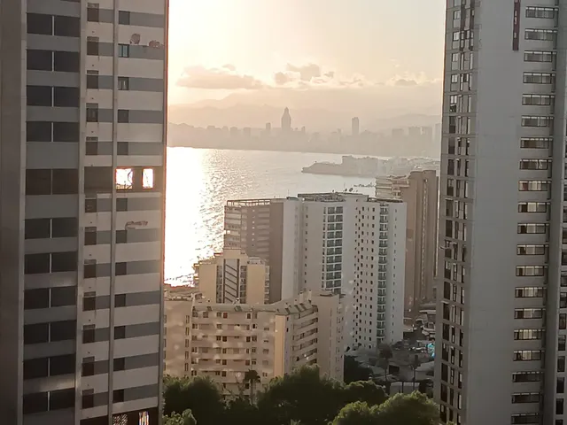 Apartamento en zona del Rincon de Loix. Reformado, 3 dormitorios, parking y piscina comunitaria. — 10
