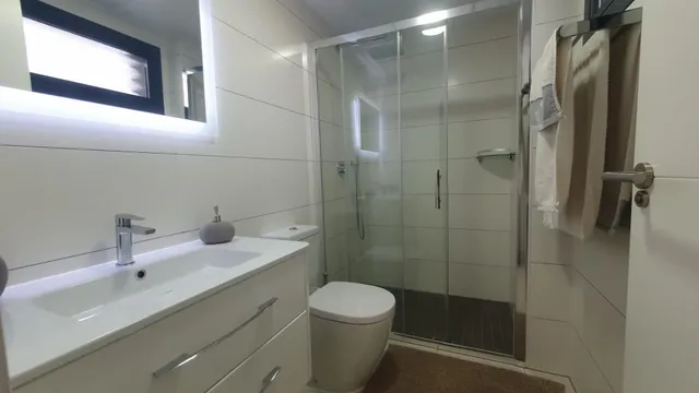 PRECIOSO Y LUJOSO QUAD CON PISCINA COMUNITARIA Y GARAJE PRIVADO — 11