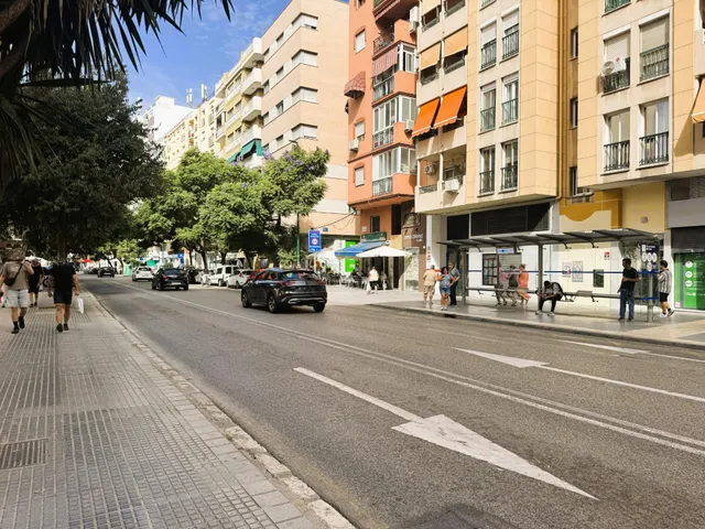 Amplio y céntrico piso en El Palo con parking incluido, con todo a mano y a solo unos minutos andando del mar. — 22