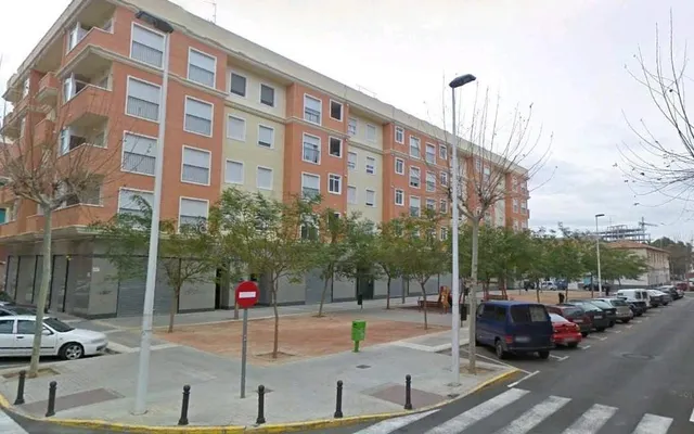 LOCAL para poner tu NEGOCIO o con posibilidad de CAMBIO DE USO. — 36