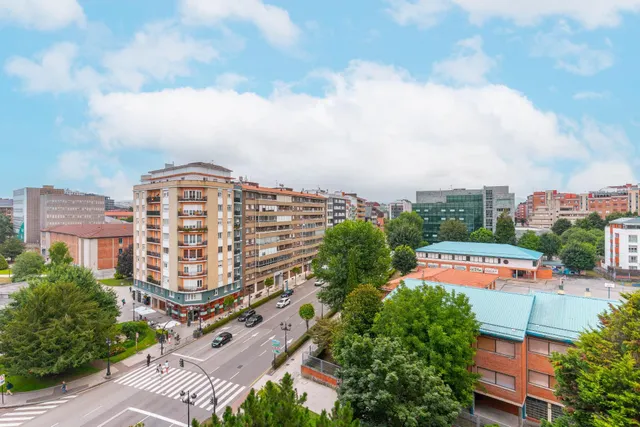 Piso en Hermanos Menendez Pidal — 36