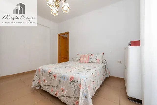 Piso de 87 m2 con 3 dormitorios en Pedro Antonio de Alarcón 27, junto a Recogidas — 34