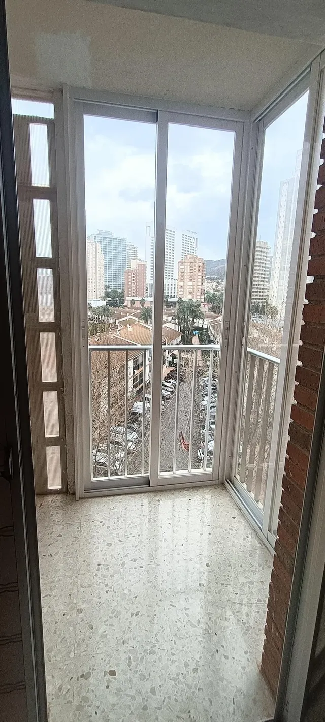 Piso de 3 dormitorios con piscina y garaje en urbanización cerca de la playa — 29