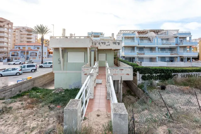 Vive el mar desde casa: parcela exclusiva en primera línea de playa en Xeraco — 12