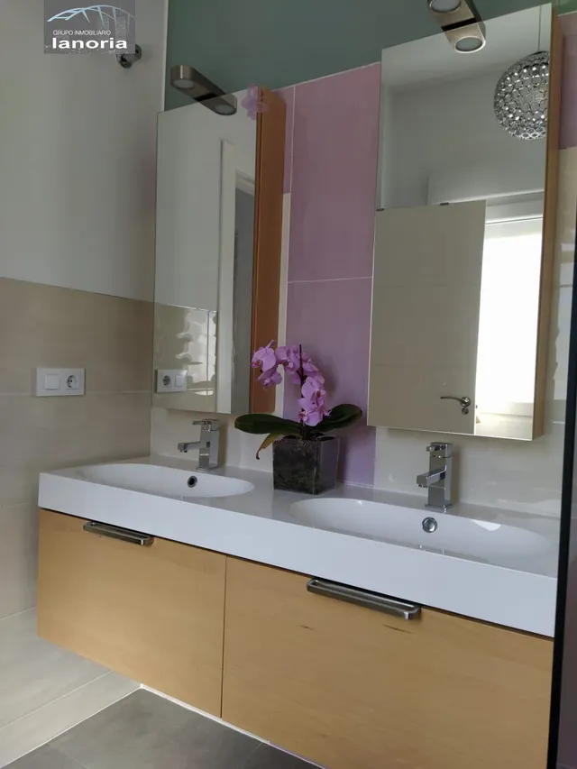 Grupo la Noria Vende Chalet Urbano de 370m2 a pocos km de Albacete. — 27