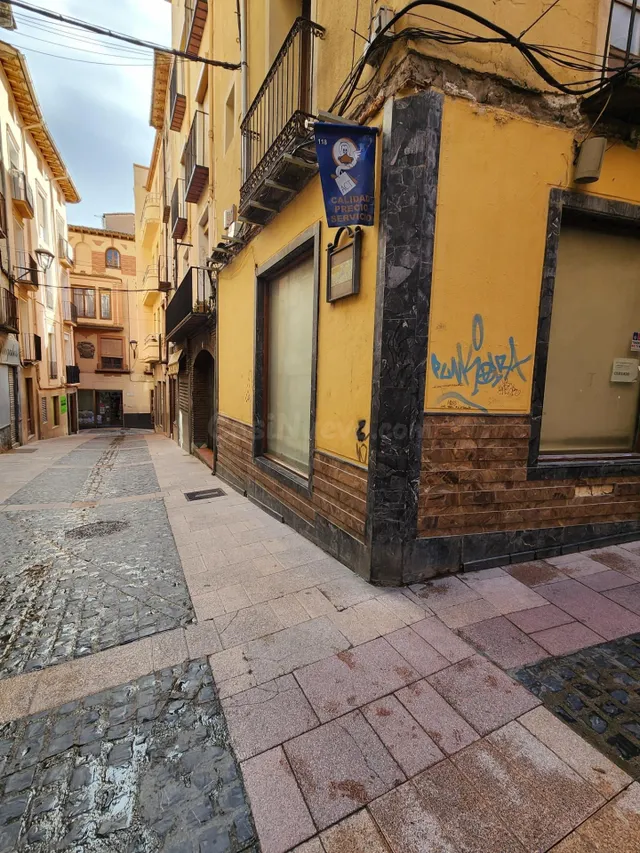 Local Comercial en Esquina con Excelente Visibilidad — 3