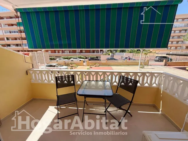 Disfruta del sol y la brisa del mar en este piso reformado con piscina, terraza y parking junto a la playa — 12