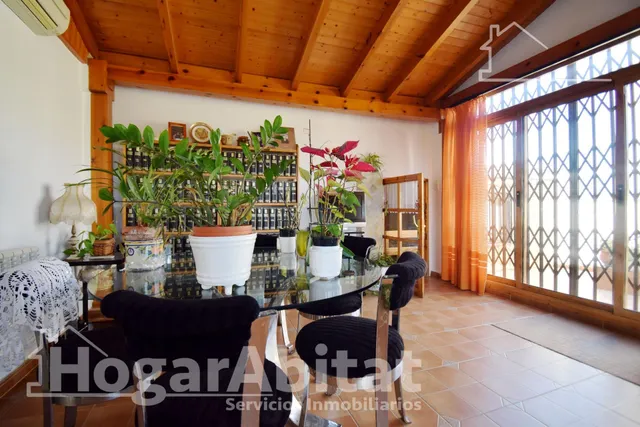 CHALET SEMINUEVO CON PISCINA, GARAJE, JARDIN Y TERRAZA — 35