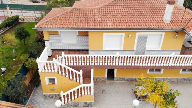 ESPECTACULAR CHALET EN MONTEPINAR CON PISCINA JARDÍN Y GARAJ - foto 3