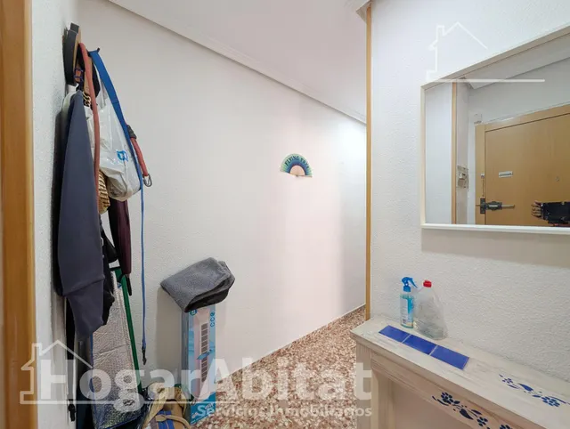 ¡UBICACIÓN IDEAL! AMPLIO, LUMINOSO Y EXTERIOR CON BALCÓN, TODO AMUEBLADO — 49