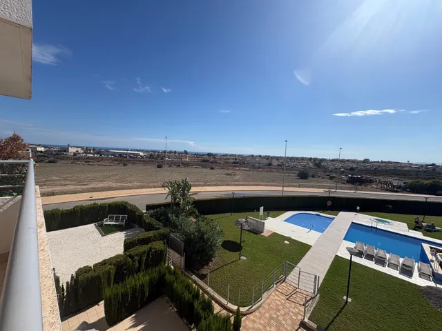 Apartamento con vistas despejadas en la exclusiva urbanización de terrazas de campoamor — 20