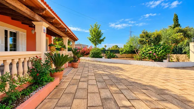 Encantadora casa de una sola planta con apartamento independiente en Bunyola — 8