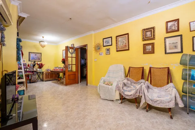 Vivienda en el centro de Almería para reformar. — 6