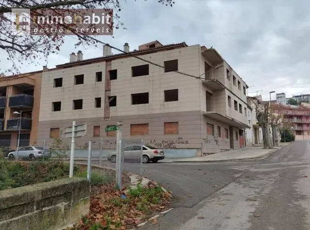 Edificio en venta en Avenida d'Arbeca — 12