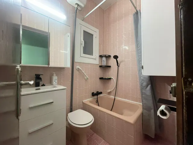 Descubre este fantástico piso con una ubicación privilegiada en pleno Sants — 11