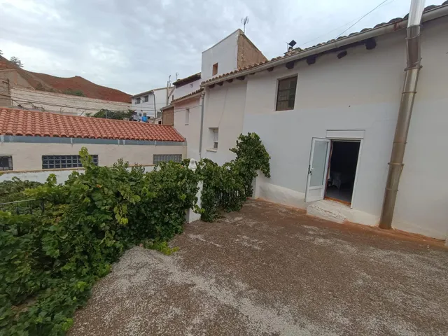 Estupenda casa con patio, terraza y amplia cochera — 26