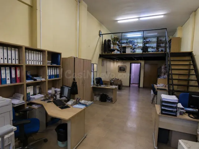¡LOCAL COMERCIAL CON ALTILLO EN UNA DE LAS MEJORES ZONAS DE 