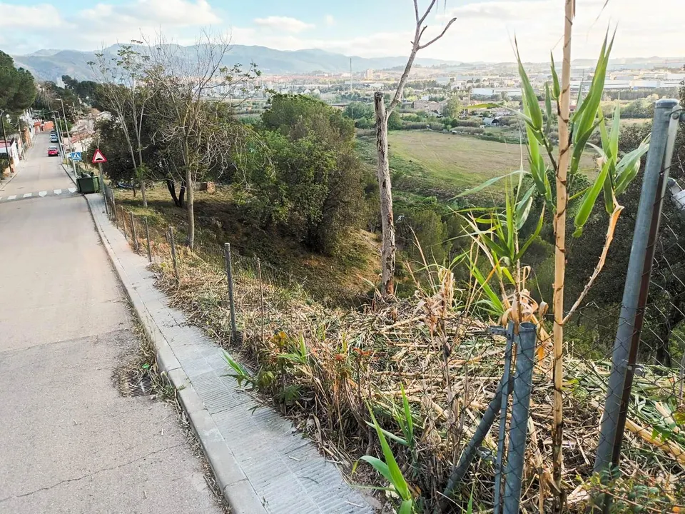 TERRENO A LA VENTA EN ABRERA (LES CARPES) - POSIBILIDAD DE DOS VIVENDAS