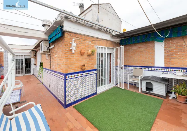¡Oportunidad única! Ático de 4 dormitorios y 2 baños con gran terraza frente al Colegio Agustinos (Arabial) — 14