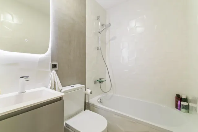 Casa adosada impecable de 4 dormitorios, placas solares y excelente ubicación en Empuriabrava. — 40