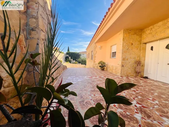 EN VENTA ELEGANTE VILLA EN LA ZONA DE ERMITA CON VISTAS AL M - foto 2