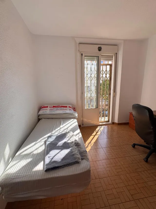 PISO ESTUDIANTE !!!!!!!!! CARTUJA!!!!!!!!!! — 26