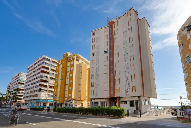 PRECIOSO APARTAMENTO TOTALMENTE REFORMADO CON VISTAS FRONTALES AL MAR — 48