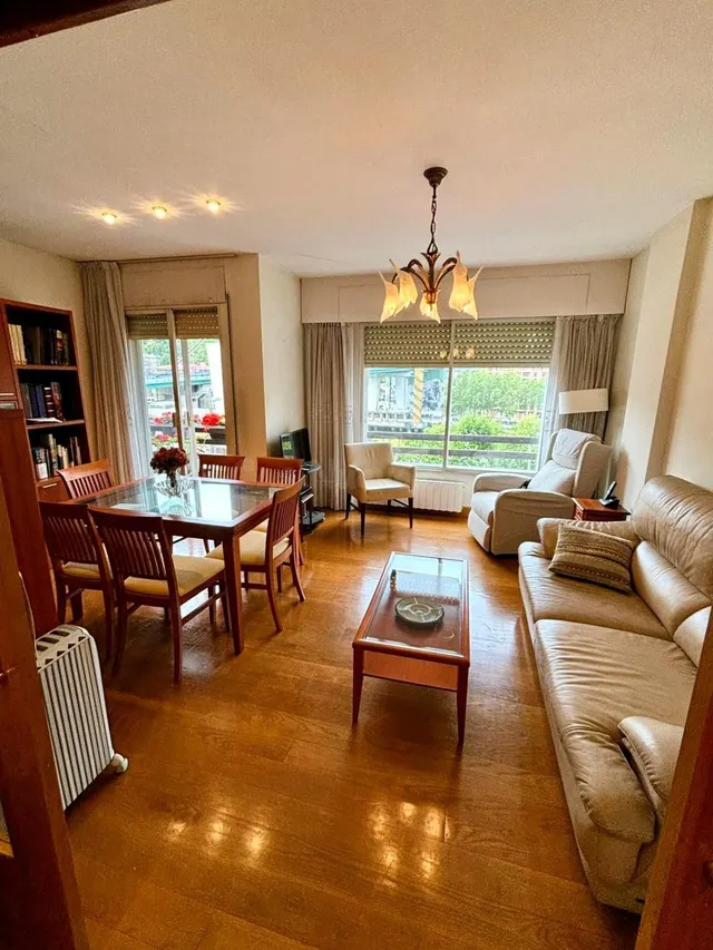 Se Alquila Bonita y espaciosa vivienda de 2 Dormitorios en z - foto 3